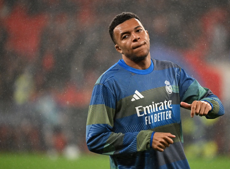 AG体育-9天后将战曼城！皇马官方：姆巴佩左膝扭伤，目前将保守治疗